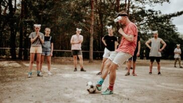 Bal op de strafschopstip met keeper op de doellijn bij een beslissende penalty